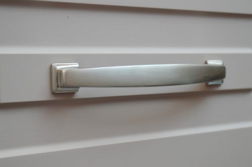 Fém bútorfogantyú, szögletes, csiszolt színű, 160 mm furattávval