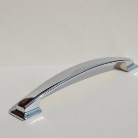   Fém bútorfogantyú, szögletes, króm színű, 160 mm furattávval