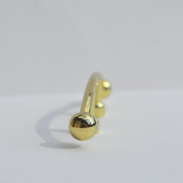 Fém bútorfogantyú, arany színű, 32 mm furattáv, gömbökkel a végeken
