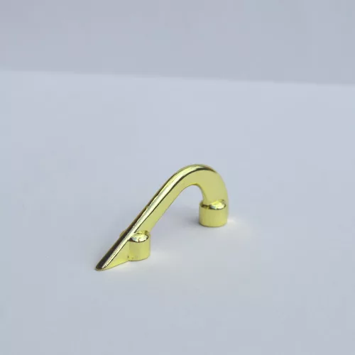 Fém bútorfogantyú, arany színű, 32 mm furattáv