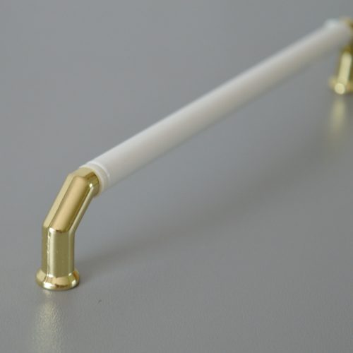 Metall-Kunststoff-Möbelgriff, Farbe gold-weiß, Bohrung 160 mm