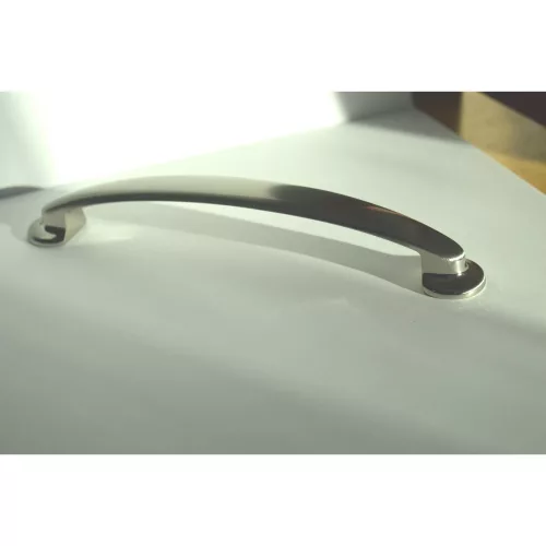 Metall-Möbelgriff, seidenglänzend verchromt, 160 mm Bohrung, klassisch