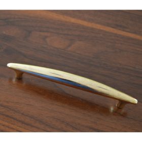   8_972 Arany színű, fém bútorfogantyú, 128 mm furattávval