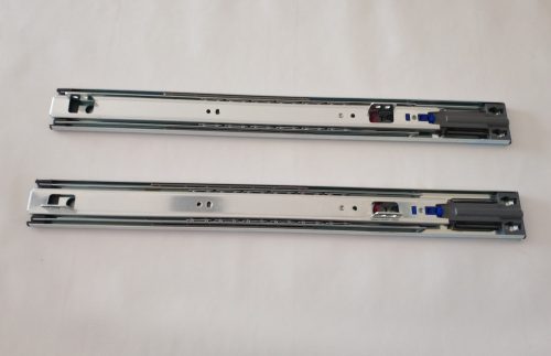 Strong golyós 600 mm, teljes kihúzású fióksín csillapítással, 45 kg