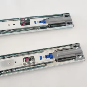   Strong golyós 700mm, teljes kihúzású fióksín csillapítással, 45 kg