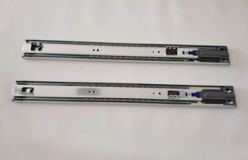 Strong golyós 400 mm,  teljes kihúzású fióksín csillapítással, támasszal, 45 kg