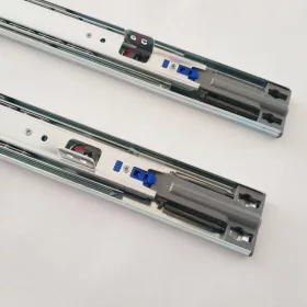   Strong golyós 450 mm, teljes kihúzású fióksín csillapítással, támasszal, 45 kg