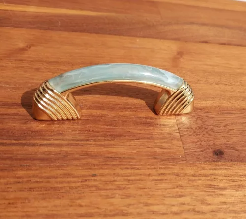 Metall-Kunststoff-Möbelgriff, gold - amethyst, 64 mm Lochabstand, Retro 