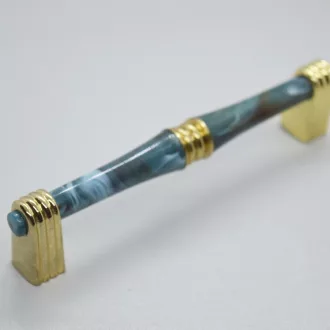 Metall-Kunststoff-Möbelgriff, Farbe gold, Bohrung 96 mm