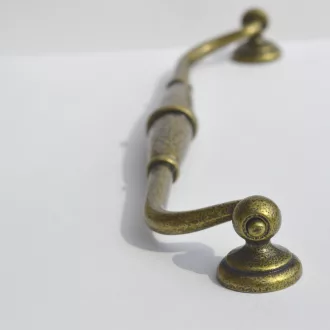   Fém bútorfogantyú, patina bronz színű, 224 mm furattávval