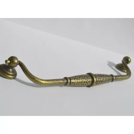 Fém bútorfogantyú, patina bronz színű, 224 mm furattávval