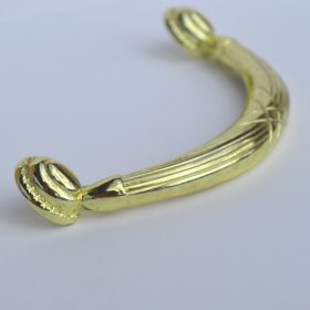   9_1311 Fényes arany fém bútorfogantyú, 96 mm furattávval