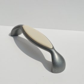   Metall-Kunststoff-Möbelgriff, Farbe antikschwarz, Bohrung 96 mm