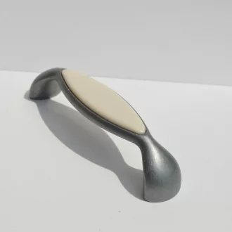   Metall-Kunststoff-Möbelgriff, Farbe antikschwarz, Bohrung 96 mm
