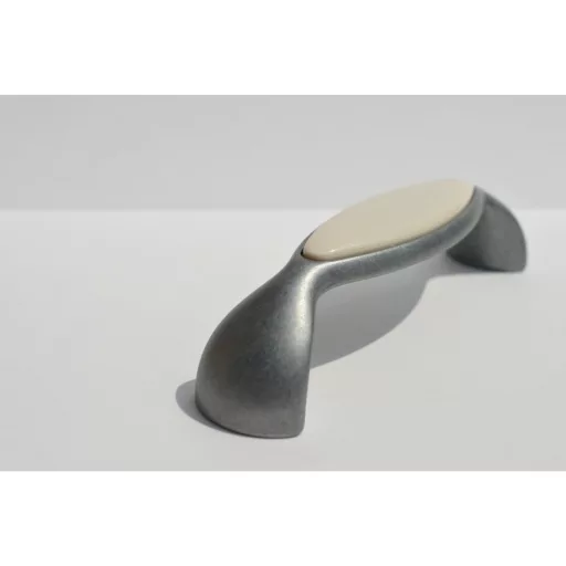 Metall-Kunststoff-Möbelgriff, Farbe antikschwarz, Bohrung 96 mm