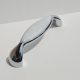 Metall-Kunststoff-Möbelgriff, Farbe chrom-weiß, Bohrung 96 mm