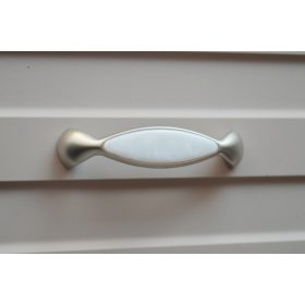   Fém-műanyag bútorfogantyú, Szatin Nikkel színű, 96 mm furattávval