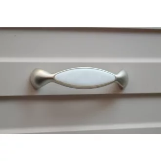   Fém-műanyag bútorfogantyú, Szatin Nikkel színű, 96 mm furattávval