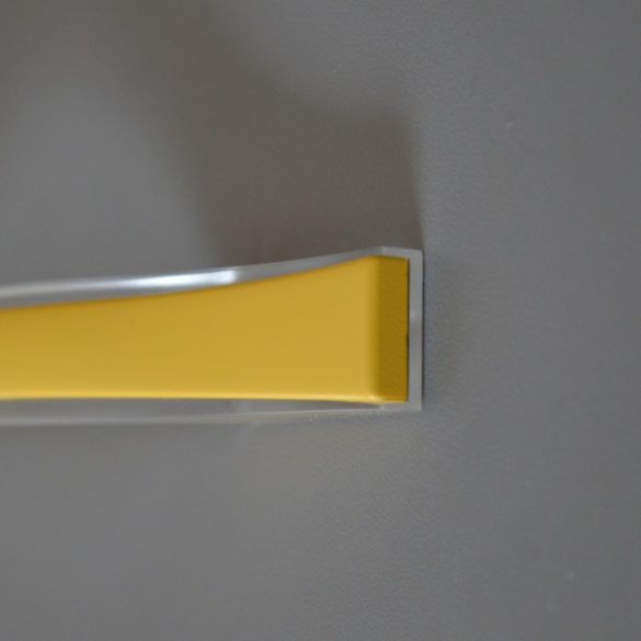 Sárga műanyag bútorfogantyú, 96 mm furattávval