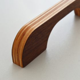   AUSTIN_96D Dió rétegelt lemez, egyedi készítésű bútorfogantyú