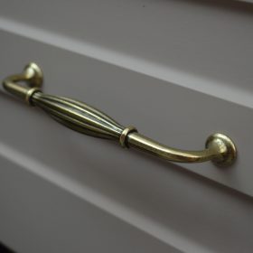 Möbelgriff aus Metall, Farbe Bronze antik, Bohrung 128 mm