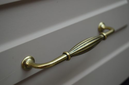 Möbelgriff aus Metall, Farbe Bronze antik, Bohrung 128 mm