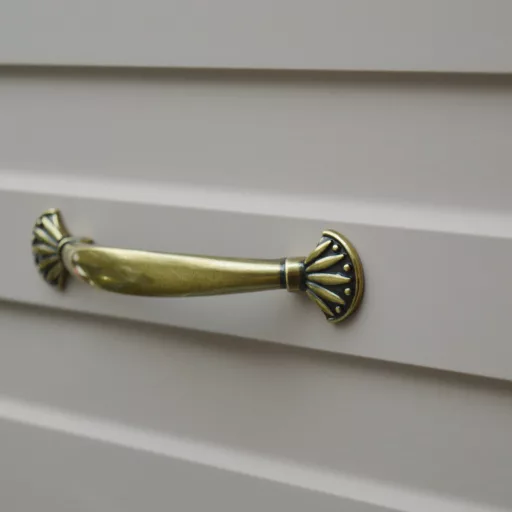 Möbelgriff aus Metall, Farbe Bronze antik, Bohrung 96 mm