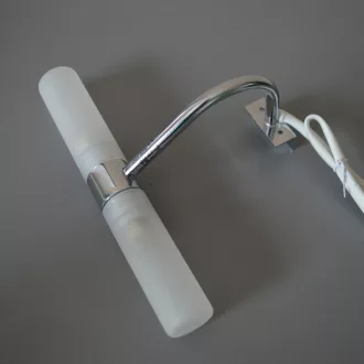   Zylindrische Lampe für die Montage am Badezimmerschrank oder Spiegel