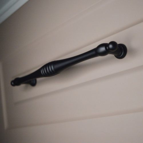 BU004_160_09 -Matt fekete fém bútorfogantyú, 160 mm furattáv