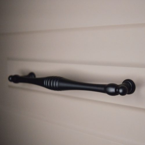 BU004_160_09 -Matt fekete fém bútorfogantyú, 160 mm furattáv