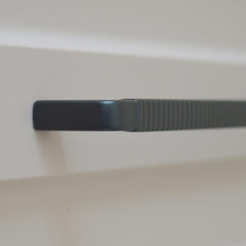 BU024.160.09  Matt fekete, Modern fém bútorfogantyú, 160 mm furattávval