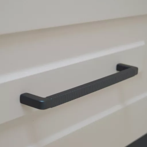 BU024.160.09  Matt fekete, Modern fém bútorfogantyú, 160 mm furattávval