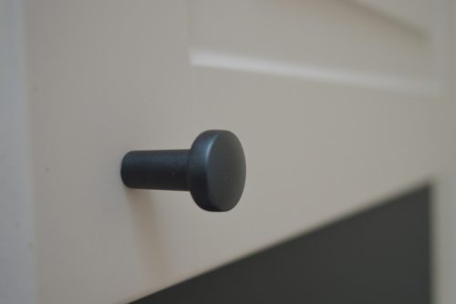 BU0300009 Modern, kicsi fém, matt fekete bútorgomb