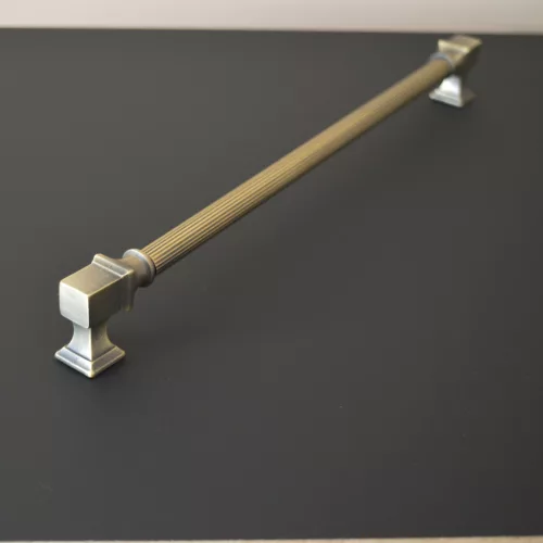 BU_015_320_04ST Vintage-Stil, Metallgriff, bronzefarben, strukturierte Oberfläche 