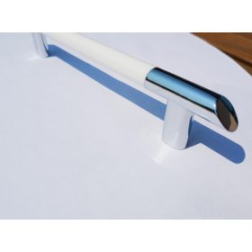   Fém-műanyag bútorfogantyú, króm-fehér színű, 128 mm furattávval