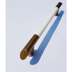   Fém-műanyag bútorfogantyú, antik bronz-fehér színű,  128 mm furattávval