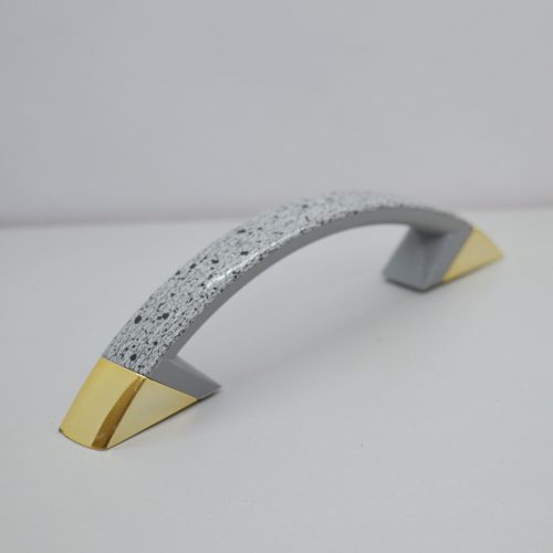 10 db C043_ASZSZ Műanyag bútorfogantyú, arany-szórt szürke színű, 96 mm furattávval