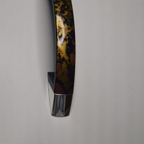 10 db C043_BE Műanyag bútorfogantyú, szórt barna - ezüst színű, 96 mm furattávval