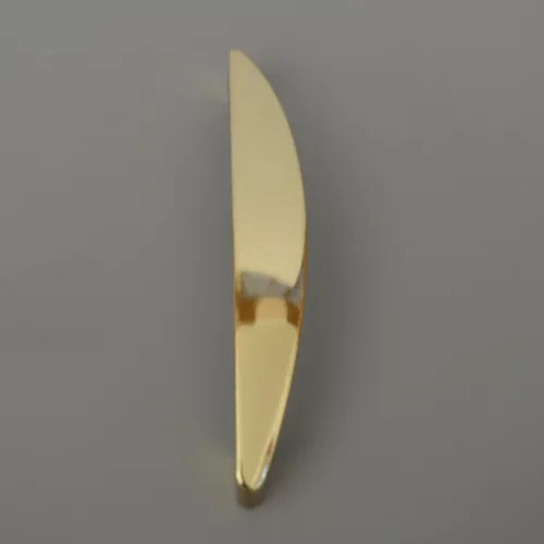 Goldfarbener Möbelgriff aus Metall