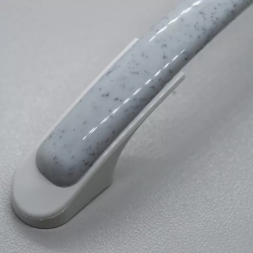 Kunststoff-Möbelgriff, Farbe weiß-weiß, Lochabstand 96 mm
