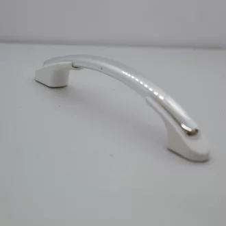   Kunststoff-Möbelgriff, Farbe weiß-silber, Lochabstand 96 mm