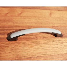   10 db Műanyag bútorfogantyú, szürke - fekete végű, 96 mm furattávval