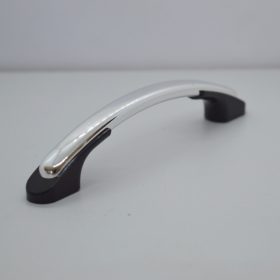   10 db  Műanyag bútorfogantyú, ezüst - fekete végű, 96 mm furattávval
