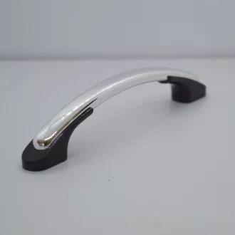   Kunststoff-Möbelgriff, Farbe schwarz-silber, Lochabstand 96 mm