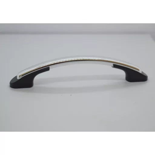 Kunststoff-Möbelgriff, Farbe schwarz-silber, Lochabstand 96 mm