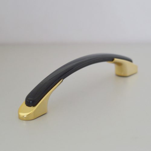 Kunststoff-Möbelgriff, Farbe schwarz-gold , Lochabstand 96 mm