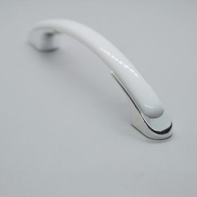   10 db Műanyag bútorfogantyú, fehér - ezüst végű, 96 mm furattávval