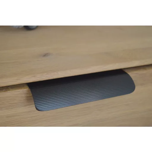 TOUQUET Möbelgriff zur Frontmontage, mattschwarz, geriffelte Oberfläche, 90 mm Lochabstand