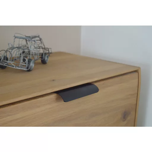 TOUQUET Möbelgriff zur Frontmontage, mattschwarz, geriffelte Oberfläche, 90 mm Lochabstand