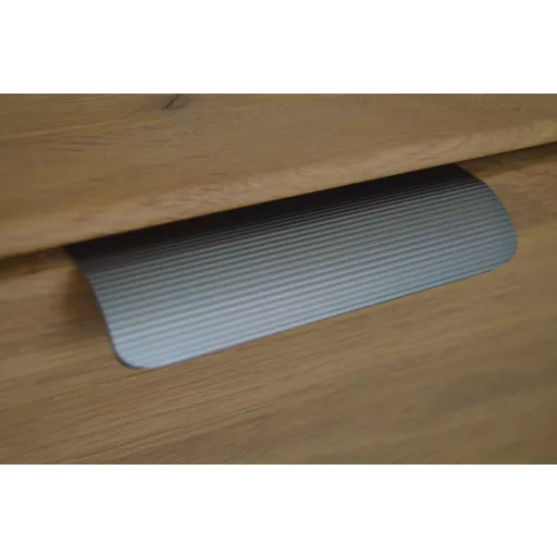 TOUQUET Möbelgriff zur Frontmontage, Titangrau, geriffelte Oberfläche, 90 mm Lochabstand